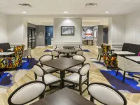 Hampton Inn and Suites Newport/Cincinnati Hotels near Skystar Wheel