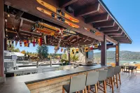 Lodge at Whitefish Lake - bar