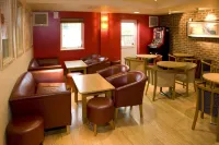 Premier Inn London Heathrow Airport (M4/J4) Hotel - parking