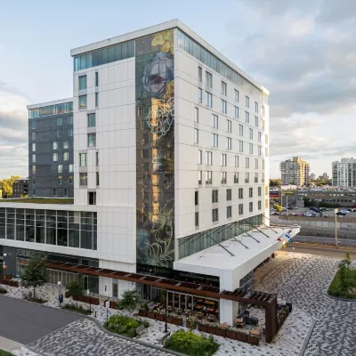 Homewood Suites by Hilton Montreal Midtown Отели рядом с достопримечательностью «Высшая школа коммерческих студий в Монреале»