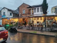 CUATRO ALTURAS EXPERIENCE - Hostels