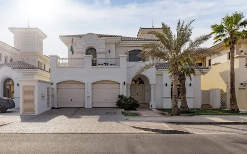Maison Privee - Classic Beachfront Villa w/ Pool on Palm Jumeirah - Villas