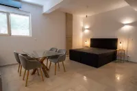Glyfada Prime Vacation Rentals - Dağ Manzaralı