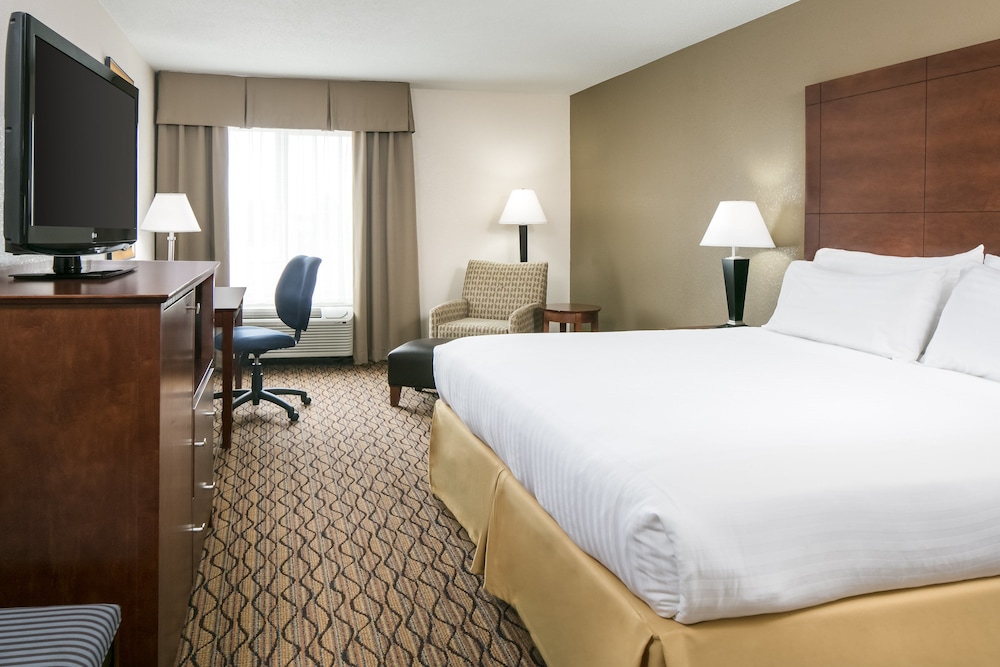 Holiday Inn Express & Suites Clinton, an Ihg Hotel