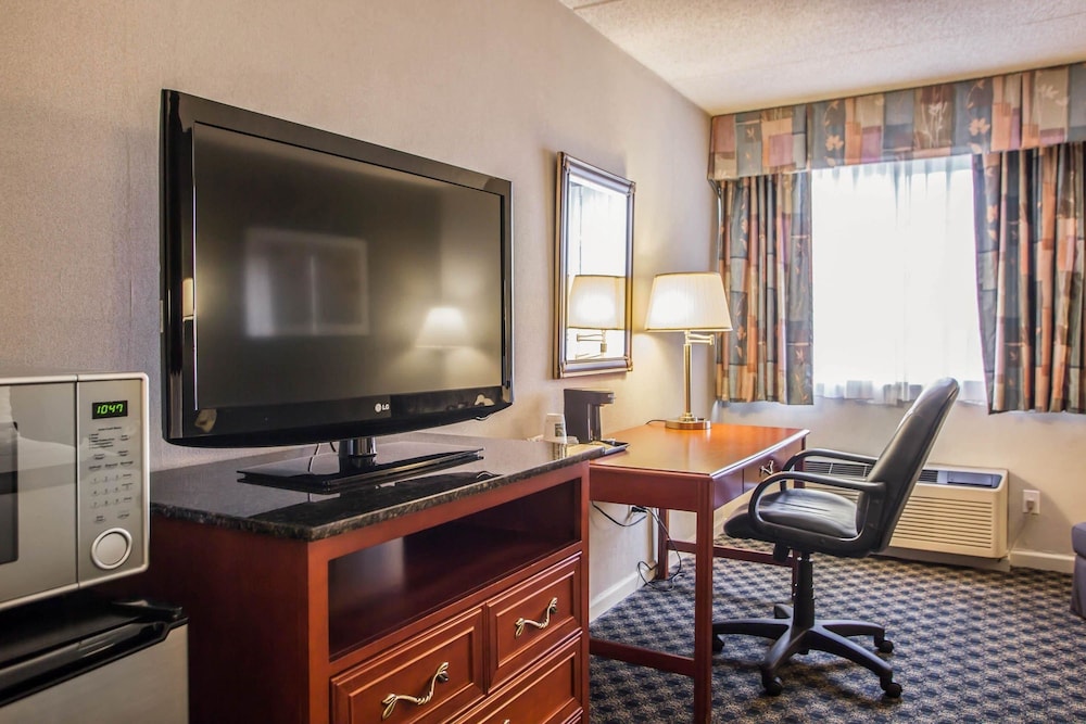 Quality Inn and Suites St Charles - West Chicago