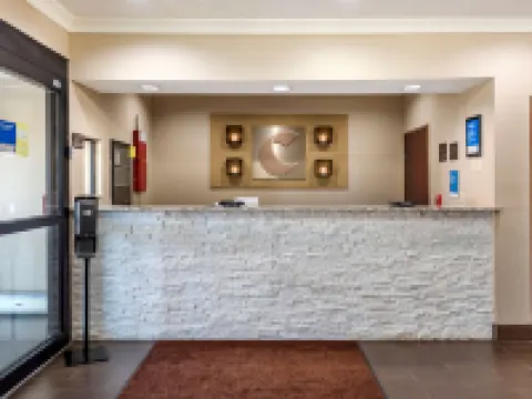 Comfort Inn & Suites Hotels in Muncie