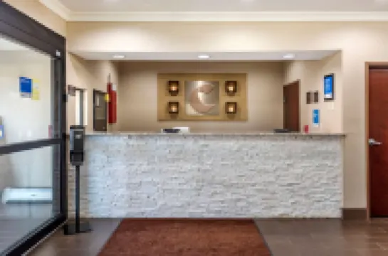 Comfort Inn & Suites Hotels in Muncie