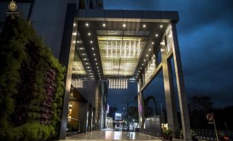 Kpm Tripenta Hotel