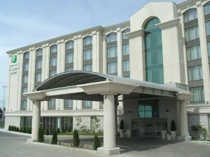 Holiday Inn & Suites Montreal Airport