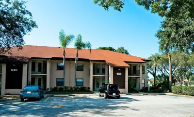 Shorewalk Vacation Villa Hotels near Manatee West Shopping Center