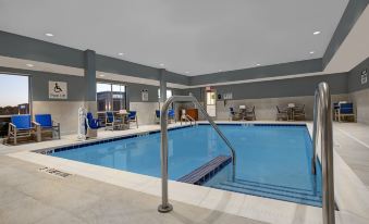 Holiday Inn Express & Suites Milwaukee - Brookfield