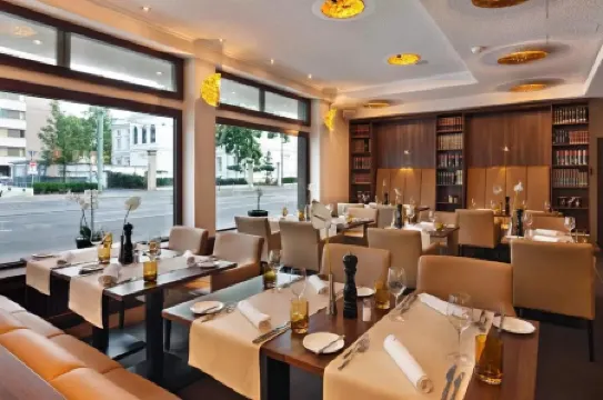 Flemings Hotel Frankfurt Main-Riverside Отели рядом с достопримечательностью «Цайль»