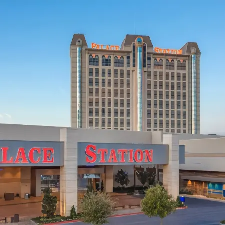 Palace Station Hotel & Casino Отели рядом с достопримечательностью «Тренировочное поле для гольфа Desert Pines»