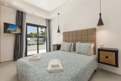 Correeira Luxury Residence T2 I - Albufeira, Pools, Wifi, BBQ, Beach