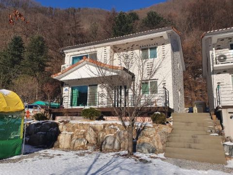 영월 늘푸른펜션캠핑장