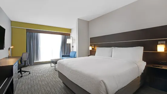 Holiday Inn Express & Suites Milwaukee - Brookfield