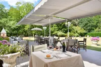 Logis Domaine de Valaudran - breakfast