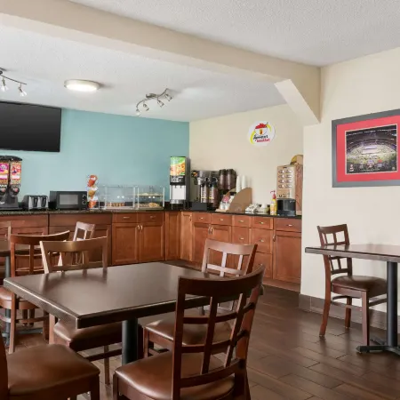 Super 8 by Wyndham Findlay