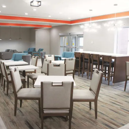 La Quinta Inn & Suites by Wyndham Pittsburg