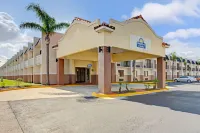 Days Inn & Suites by Wyndham Tampa near Ybor City Hotels in Tampa