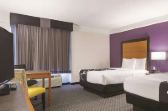 La Quinta Inn & Suites by Wyndham Ontario Airport Hotels in 