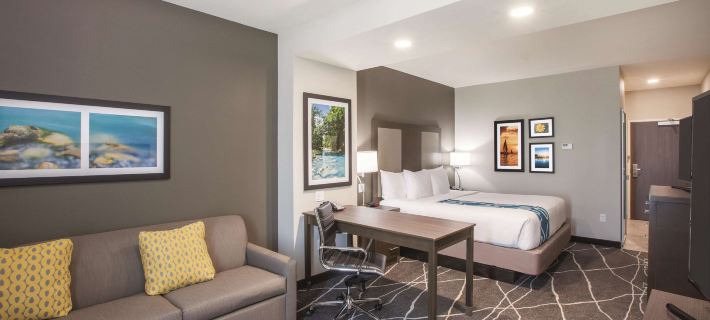 La Quinta Inn & Suites by Wyndham Tulsa Broken Arrow Hotels in Broken Arrow