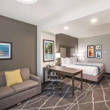 La Quinta Inn & Suites by Wyndham Tulsa Broken Arrow Hotels near Blue Bell Creameries