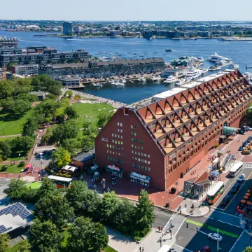 Boston Marriott Long Wharf Отели рядом с достопримечательностью «Фанеил Холл Маркетплас»