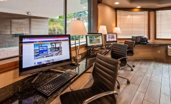 Best Western Plus Rivershore Hotel