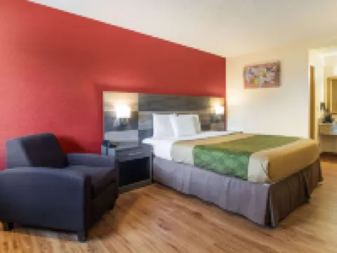 Econo Lodge Hotels in Cloverdale