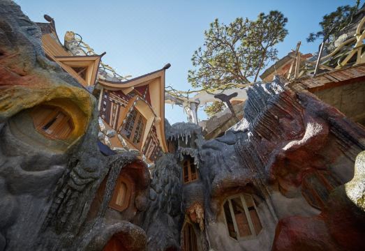 MAY MAY*The Spacious Studio*