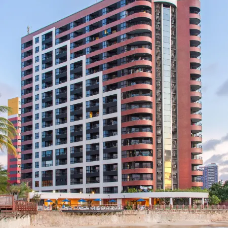 Iate Plaza Hotel Отели рядом с достопримечательностью «Коко»