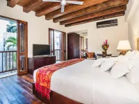 Ananda Hotel Boutique Hotels near Centro