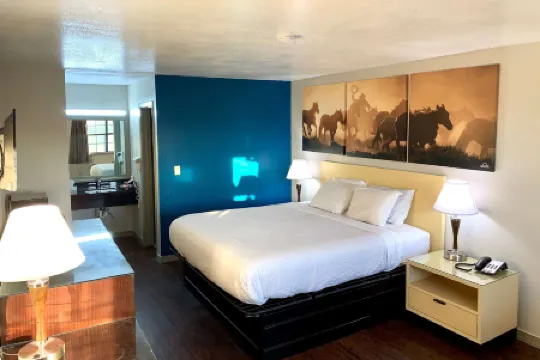 Days Inn by Wyndham Canton