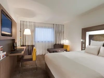 Novotel Paris la Défense Esplanade Hotel dekat Park of Bagatelle