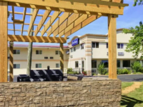 Travelodge by Wyndham Lima Oh Hotels in Lima