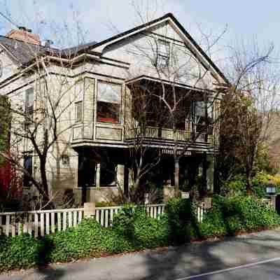 Gaige House Hotel Exterior
