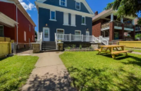 3Br Gem Near Falls-Sleeps 6 Comfortably