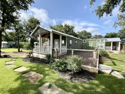 Resort at Fredericksburg Unit 6 Hotels near Enchanted Inn Restaurant