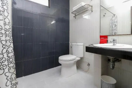 Collection O Losari Near Pantai Losari Formerly Hotel Grand Populer Отели рядом с достопримечательностью «Simpatik Aquarium»