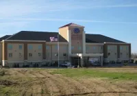 Quality Suites Near Cedar Creek Lake - Parking