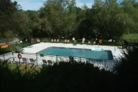 Publick House Historic Inn and Country Motor Lodge - Pools