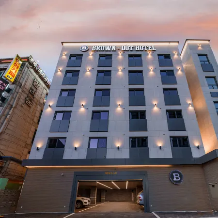 Brown Dot Hotel Geumchon Отели рядом с достопримечательностью «Стадион Пхаджу»