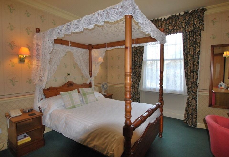 The Cross Keys Hotel - Housity