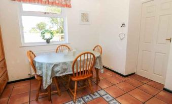 Charming 2 Bed House Near Rhoscolyn - Housity