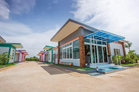 The Resort Kabinburi Отели рядом с достопримечательностью «Buddha Park Luang Pu Sot»