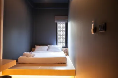曼谷西羅姆薩拉登雲旅舍