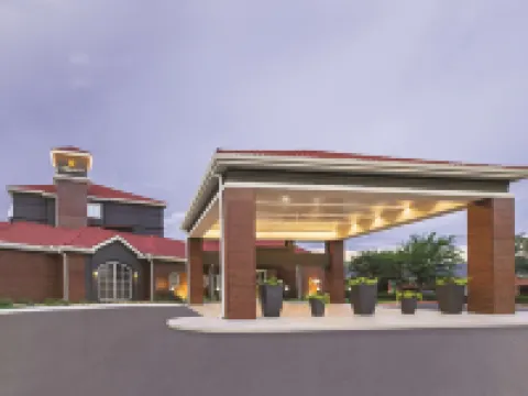La Quinta Inn & Suites by Wyndham Fort Worth City View Hoteles cerca de Centro Comercial Hullen Mall