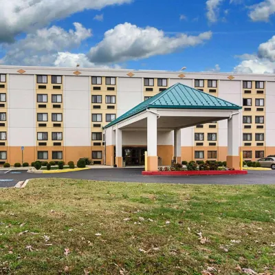 Comfort Inn Hotels near Ballou Recreation Center
