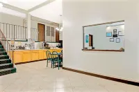 Super 8 by Wyndham Eureka/Six Flags Nearby - 2-Star